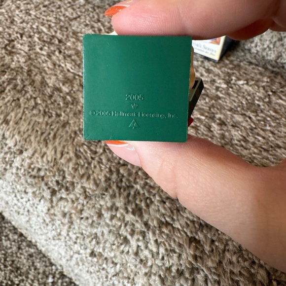 Hallmark Keepsake Collectors Series ornament 2005 Mischievous Kitten - Picture 4 of 8